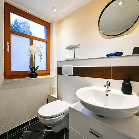 Grosses Spree Apartment, 3 Schlafzimmer Bis 10 Personen, 4x Kfz Parkplatz, Terrasse, Waschtrockner, Wlan, Netflix 公寓