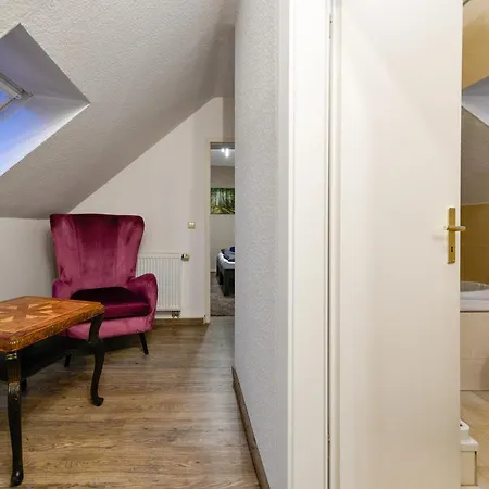 Grosses Spree Apartment, 3 Schlafzimmer Bis 10 Personen, 4x Kfz Parkplatz, Terrasse, Waschtrockner, Wlan, Netflix 公寓