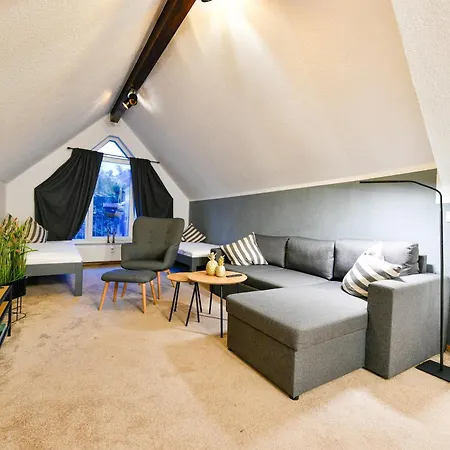 Grosses Spree Apartment, 3 Schlafzimmer Bis 10 Personen, 4x Kfz Parkplatz, Terrasse, Waschtrockner, Wlan, Netflix 公寓 *