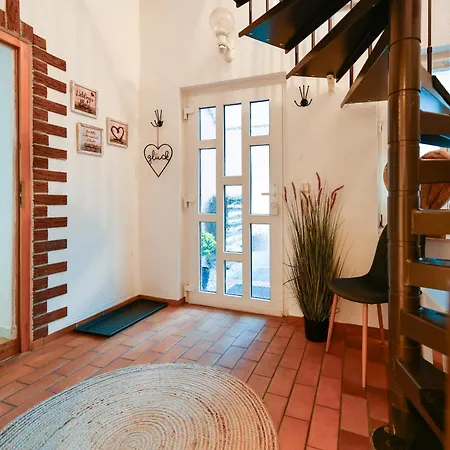 公寓 Grosses Spree Apartment, 3 Schlafzimmer Bis 10 Personen, 4x Kfz Parkplatz, Terrasse, Waschtrockner, Wlan, Netflix *