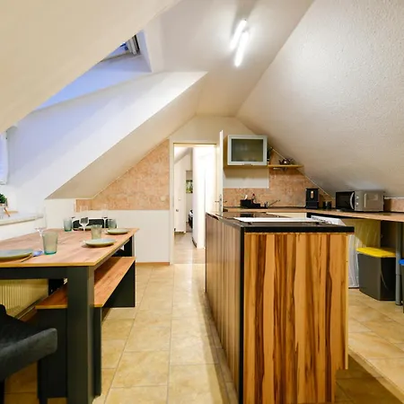 公寓 Grosses Spree Apartment, 3 Schlafzimmer Bis 10 Personen, 4x Kfz Parkplatz, Terrasse, Waschtrockner, Wlan, Netflix 科特布斯