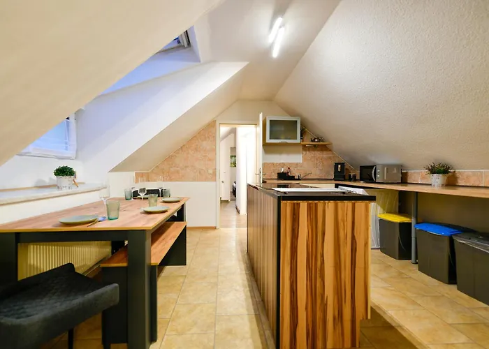 Lägenhet Grosses Spree Apartment, 3 Schlafzimmer Bis 10 Personen, 4x Kfz Parkplatz, Terrasse, Waschtrockner, Wlan, Netflix Cottbus