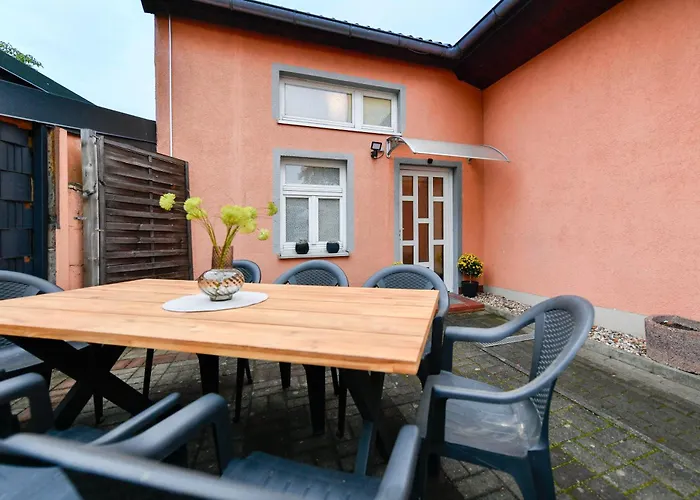 Grosses Spree Apartment, 3 Schlafzimmer Bis 10 Personen, 4x Kfz Parkplatz, Terrasse, Waschtrockner, Wlan, Netflix Lejlighed Cottbus